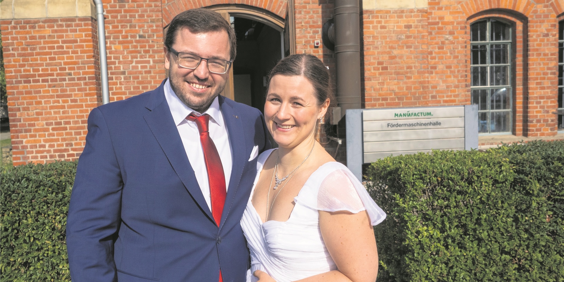 Brautpaar vor Maschinenhalle Zeche Waltrop