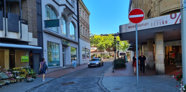 Für Radfahrer könnte die Durchfahrt vom Marktplatz zum Biesenkamp bald möglich sein.