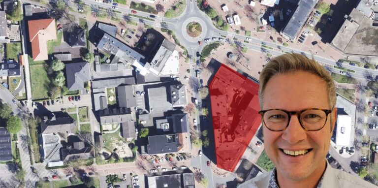 Ein Mann vor einer Luftaufnahme der City von Oer-Erkenschwick