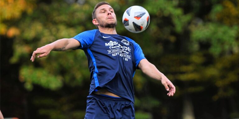 Tobias Portmann hat bei BW Westfalia Langenbochum den Ball immer fest im Blick. Das wird nicht nur in der Defensive belohnt, auch offensiv tritt der 30-Jährige vermehrt in Erscheinung.