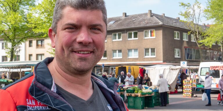 Merten Freitag organisiert den Weihnachtmarkt Alt-Marl für die Interessengemeinschaft der Kaufleute und Gewerbetreibenden Alt-Marl und sucht noch Kunsthandwerker.