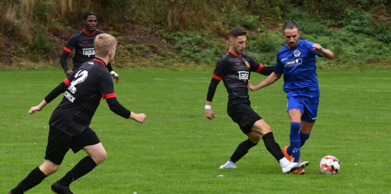 Klare Sache: Leonardo Jurisic und die Spvgg. Erkenschwick II besiegten Imer Lijka und SG Horneburg II mit 9:0.