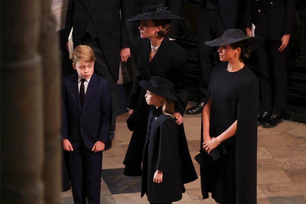 Herzogin Kate mit Meghan Herzogin von Sussex und die Kinder Charlotte und George.