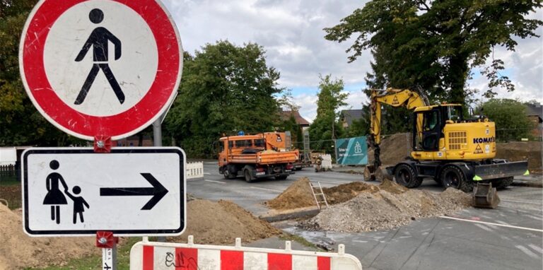 Bauarbeiten in einer Straßenfahrbahn