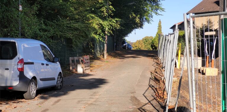 Eine Baustelle an einer Straße