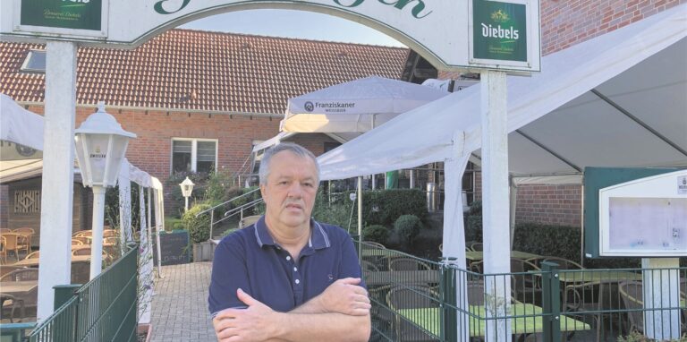 Ahmet Halilkovic vor dem Steakhaus am Waltroper Yachthafen