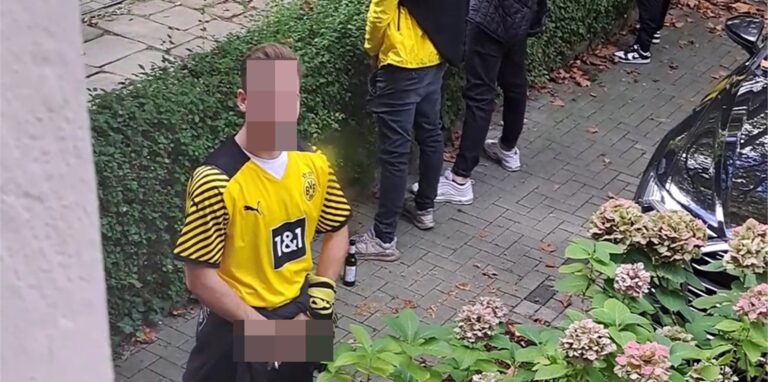 Eine ganze Reihe von Wildpinklern im Vorgarten erwischte Karin Engelhardt am Samstag vor dem Revierderby.
