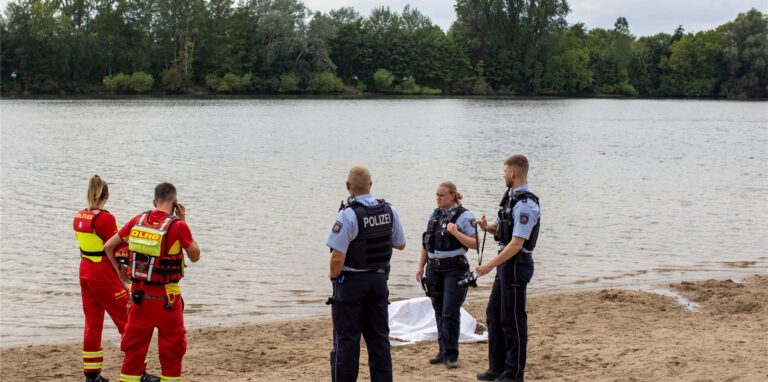 Erst Ende Juli war ein Mann im Masurensee in Duisburg ertrunken. Feuerwehr und Polizei hatten tagelang nach ihm gesucht.