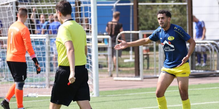 Ohne Mohammed El Marsi (r), hier im Spiel beim TuS Harpen, muss die Spvg Schwerin auskommen.