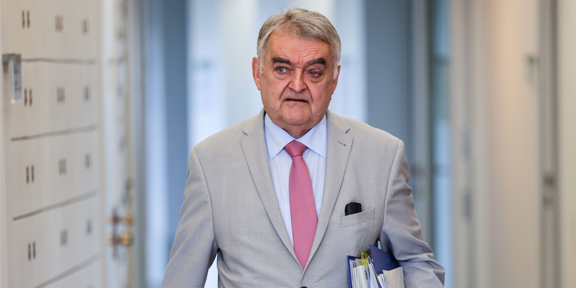 NRW-Innenminister Herbert Reul gab einen neuen Stand zum Fall Mouhamed D. ab (Archivbild).