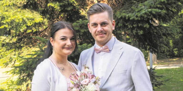 Ein Hochzeitspaar.