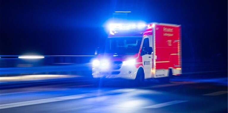 Ein Rettungswagen unterwegs