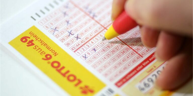 Ein Lotto-Schein wird ausgefüllt