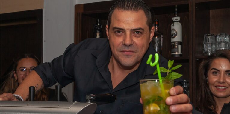 Chef und Barkeeper Fiko setzt in der Pearl Lounge auf gute Cocktails.