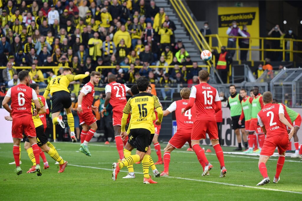 Steffen Tigges erzielt ein Tor gegen den 1. FC Köln. Steffen Tigges erzielt ein Tor gegen den 1. FC Köln.