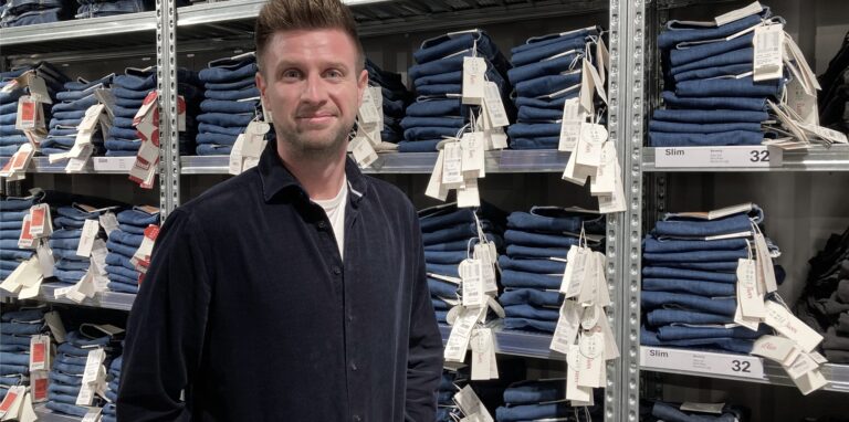 Till Mulder ist Outlet Area Manager bei s.Oliver und arbeitete in den letzten Tagen mit Hochdruck an der Neueröffnung im Marler Stern.