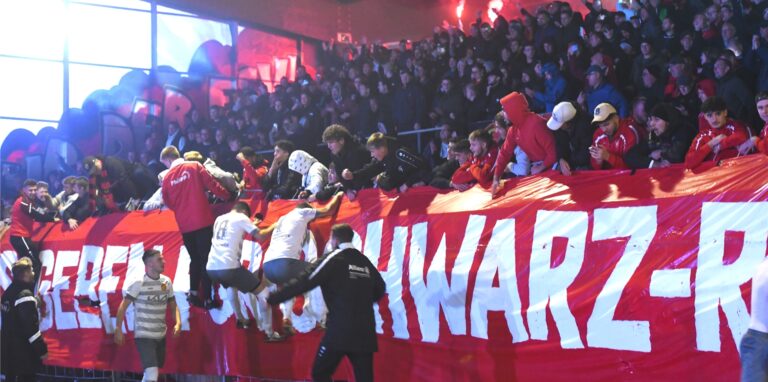Ende August kickten Moritz Isensee und die Spvgg. Erkenschwick den Regionalligisten Rot-Weiss Ahlen aus dem Westfalenpokal (Spielszene).
