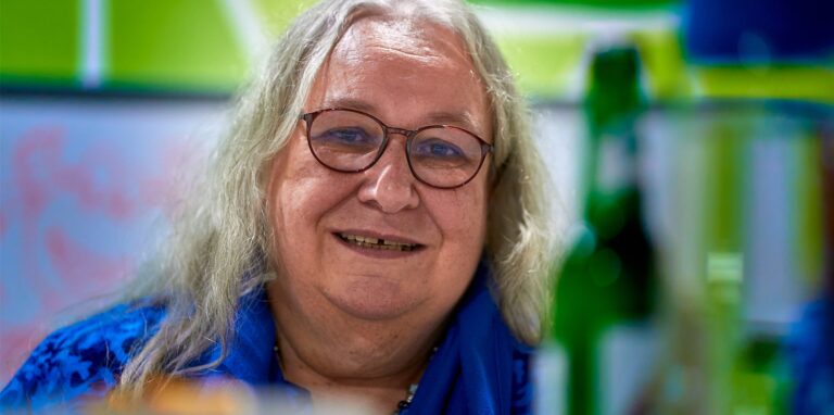 Die Dortmunder Pfarrerin Susanne Schröder-Nowak hat einen Ü30-Singlestreff im Gemeindehaus veranstaltet. Wir waren dabei.