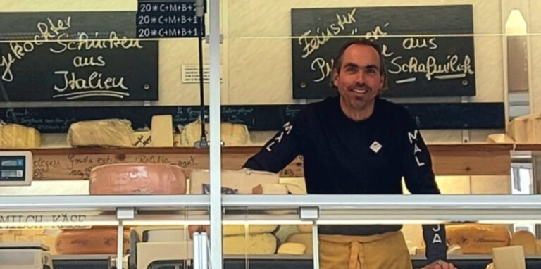 Andreas Steinkopf aus Schermbeck verkauft regelmäßig Käse auf dem Dorstener Wochenmarkt. Seine Preise musste er kaum erhöhen.