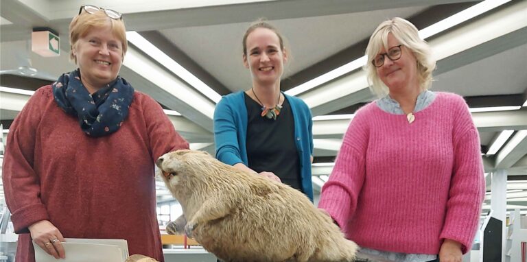 Eva Pier von der Natur- und Umweltschutzakademie ist für die Wanderausstellung verantwortlich.