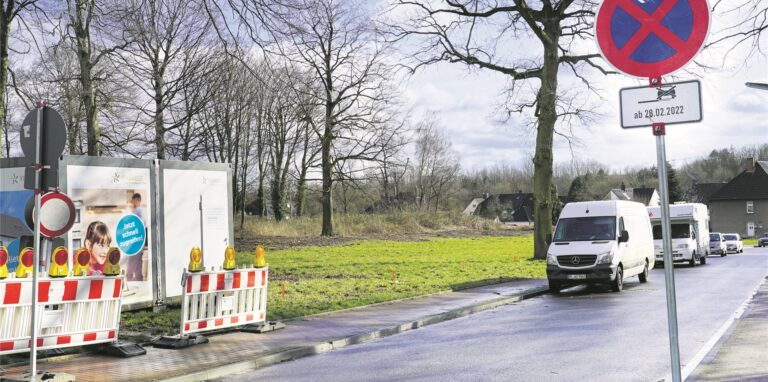 Hier werden Bäume gefällt: Die Bergstraße in Oer-Erkenschwick wird in Höhe der Hausnummer 30 ab dem 28. Februar gesperrt.