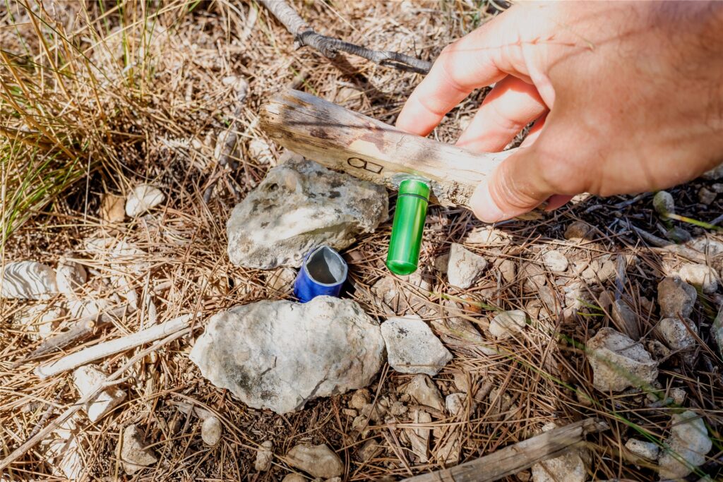 ein geocaching versteck wurde entdeckt ein geocaching versteck wurde entdeckt