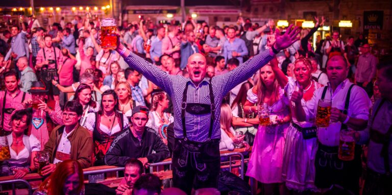 Auftakt für fünf Tage Party-Marathon: Das Oktoberfest im Revierpark Wischlingen ist am Freitagabend gestartet.