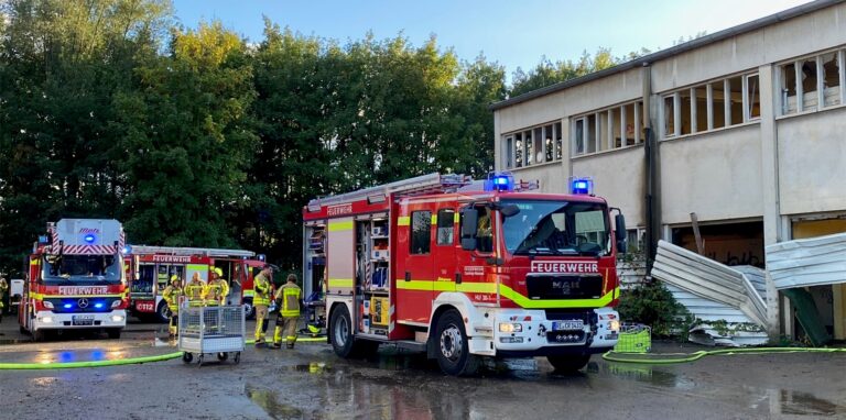 Feuerwehr-Fahrzeuge auf dem ehemaligen EUV-Betriebshof.