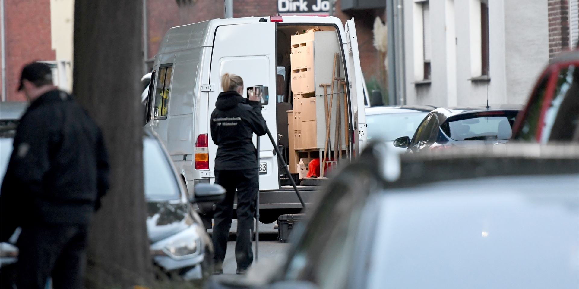 Der Einsatz an der Augusastraße in Herten-Süd wird wohl noch bis in die späten Abendstunden andauern.