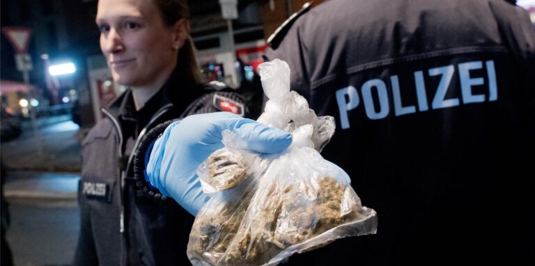 Polizei findet Tüten mit Marihuana