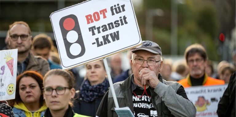 Die «Bürgerinitiative A45 Lüdenscheid» protestiert im Ortsteil Brügge gegen den Umleitungsverkehr.