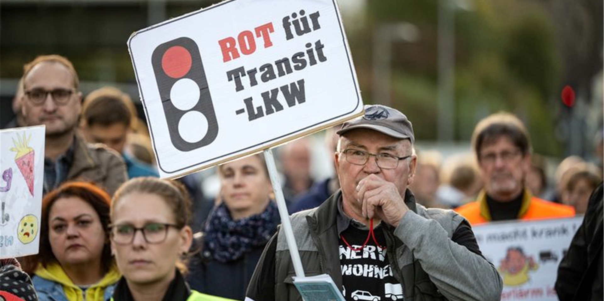 Die «Bürgerinitiative A45 Lüdenscheid» protestiert im Ortsteil Brügge gegen den Umleitungsverkehr.