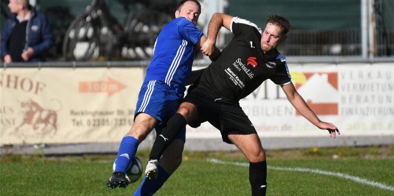 Rpbin Jasik (l) und der VfB Habinghorst rangen den SV Holsterhausen im Topspiel der Kreisliga A nieder.
