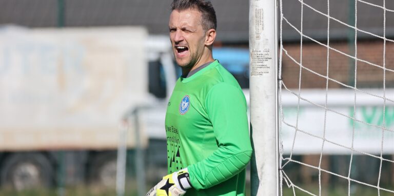 Im Video-Interview berichtet FC-Keeper André Dante von einem Erfolgsrezept seines Teams. Beim Freitagstraining steht den Castrop-Rauxeler stets Obst im Mittelpunkt.