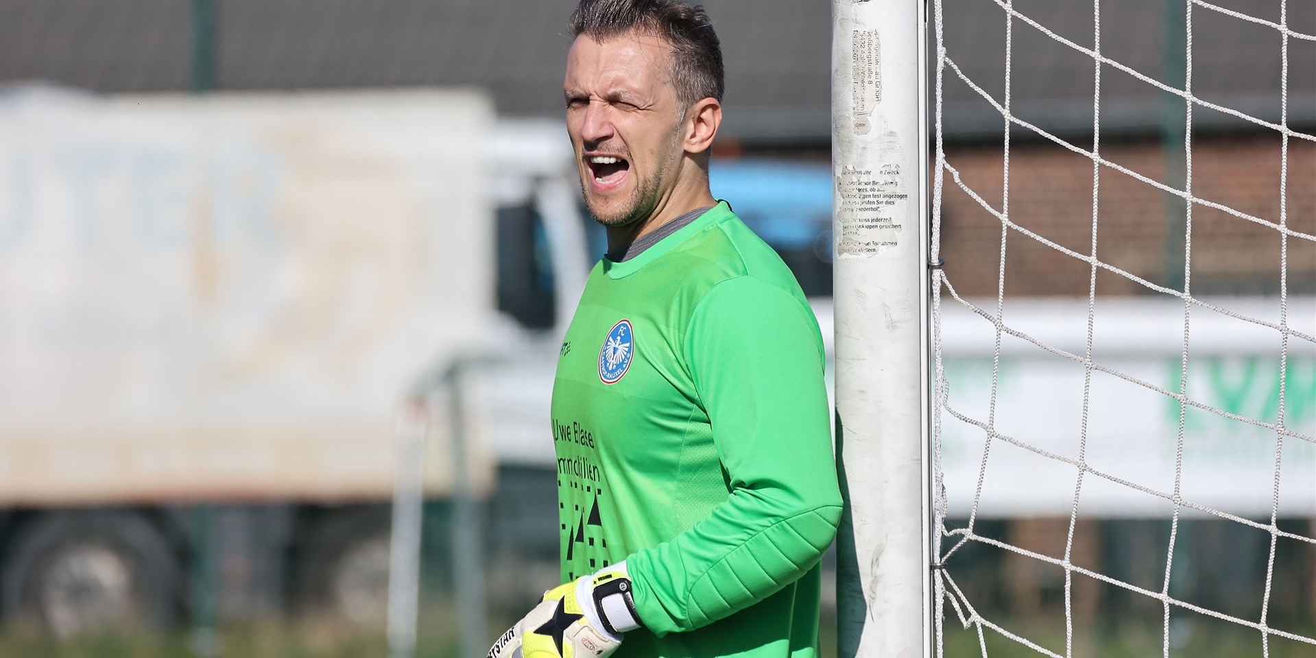 Im Video-Interview berichtet FC-Keeper André Dante von einem Erfolgsrezept seines Teams. Beim Freitagstraining steht den Castrop-Rauxeler stets Obst im Mittelpunkt.