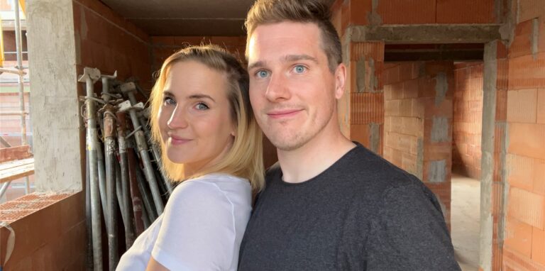 Lisa König und Chris Kremer wollten ursprünglich Weihnachten schon in ihrer Doppelhaushälfte in Dortmund-Brechten feiern. Auf der Baustelle kommt es allerdings derzeit zu Verzögerungen.
