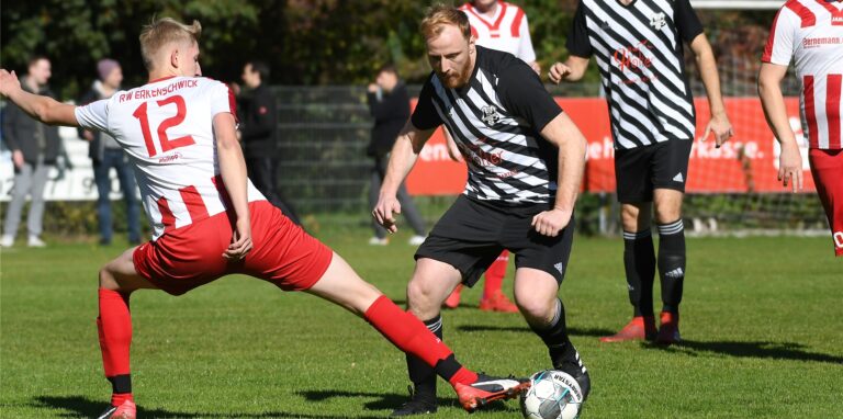 Auch Mathias Köhnen (am Ball) spielt mit im Team des TuS Henrichenburg III.