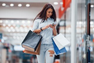 frau beim shoppen