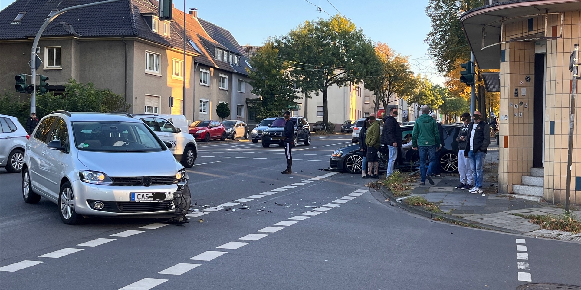 Mitten im Feierabendverkehr kam es am Dienstagabend zu einem Unfall auf der Kreuzung Wittener Straße / Cottenburgstraße, eine der viel befahrenen Stellen im Stadtgebiet von Castrop-Rauxel.