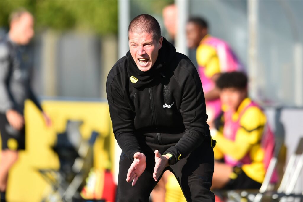 BVB-Trainer Mike Tullberg gibt Anweisungen. BVB-Trainer Mike Tullberg gibt Anweisungen.