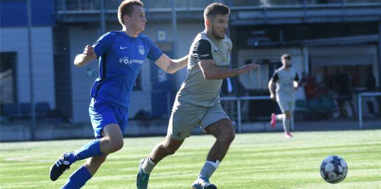 Emre Hamut (r.) vom FC Frohlinde