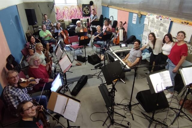 Blick in einen Probenraum des Dattelner „45711-Rockorchesters“. Das Orchester tritt am 29. und 30.10. in Waltrop auf.