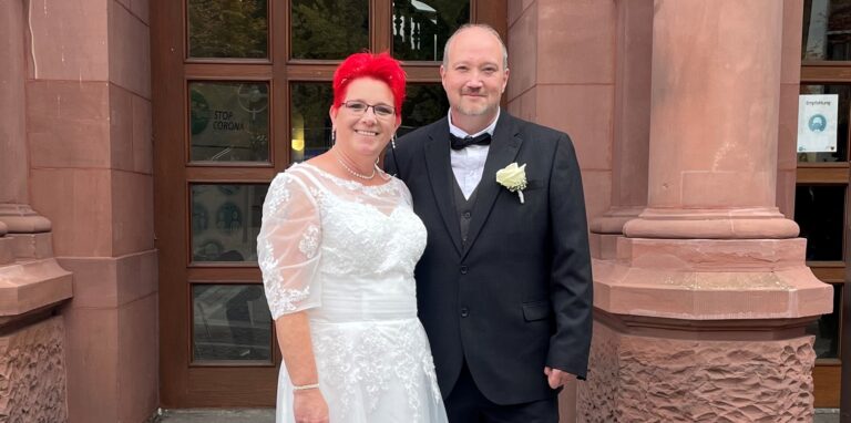 Nadja und Marco Lipowski haben geheiratet in Dortmund am Friedensplatz.