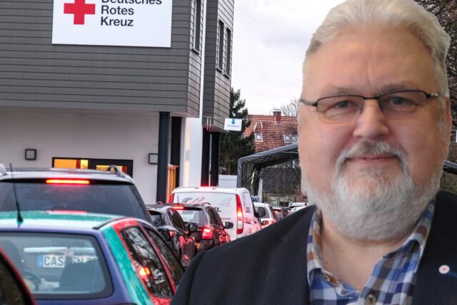 DRK-Vorstand Christoph Behrenspöhler vor der DRK-Schnelltest-Stelle in Recklinghausen-Süd.