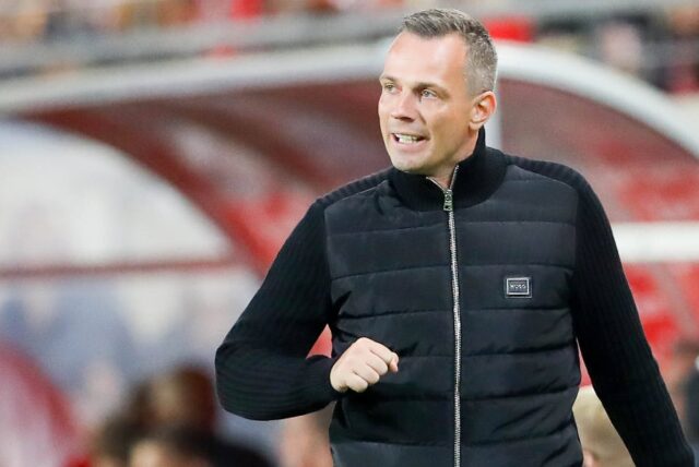 BVB-Trainer Christian Preußer gibt Anweisungen.