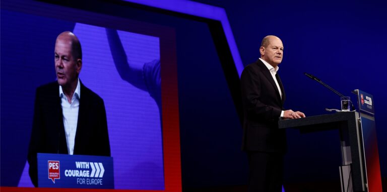 Bundeskanzler Olaf Scholz (SPD) spricht am zweiten Tag des Kongresses der europäischen Sozialdemokraten SPE.