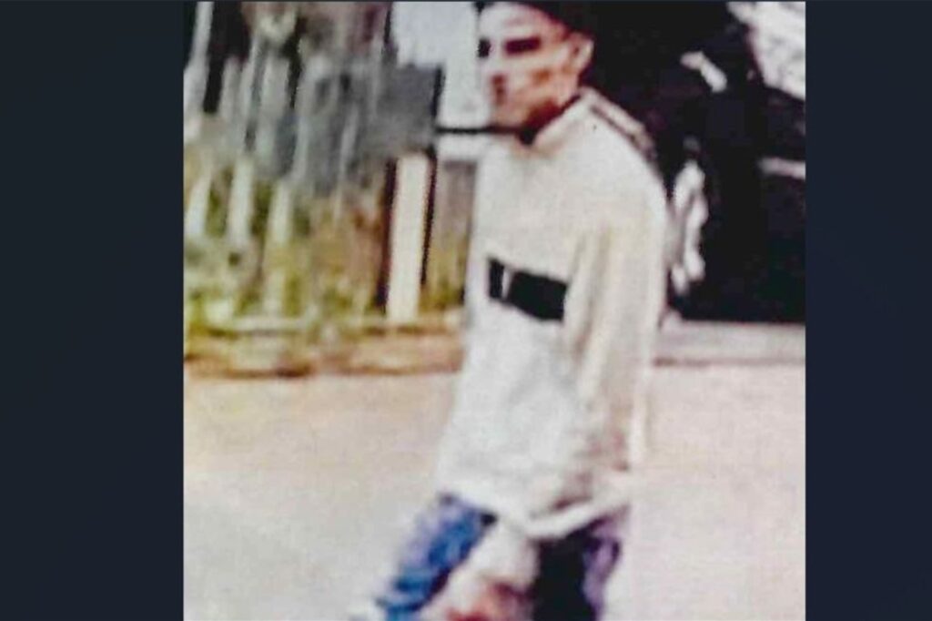 Fahndungsfoto eines jungen Mannes, mithilfe dessen die Polizei nach dem Tatverdächtigen des Raddiebstahls in Waltrop sucht. Fahndungsfoto eines jungen Mannes, mithilfe dessen die Polizei nach dem Tatverdächtigen des Raddiebstahls in Waltrop sucht.
