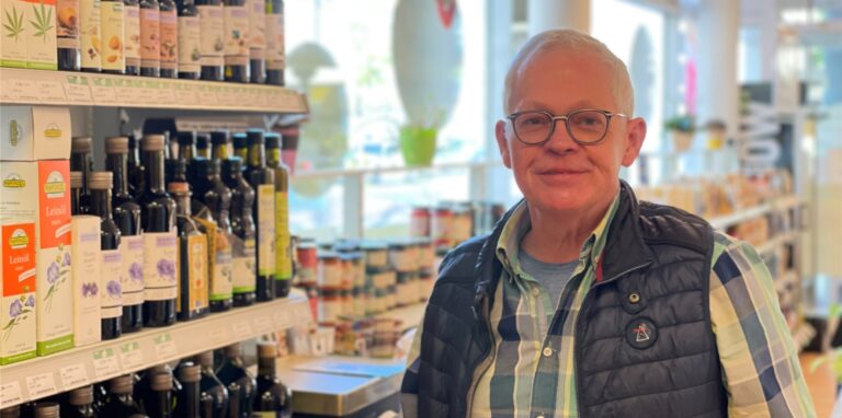 Ludger Vollmer betreibt seit mehr als 40 Jahren den Bioladen Löwenzahn in der Castroper Altstadt.
