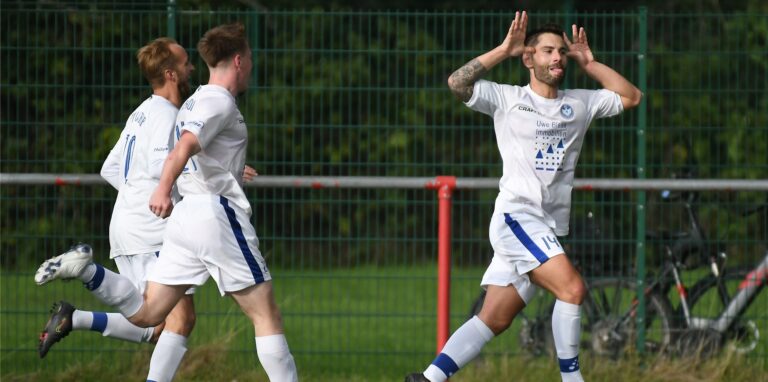 Jubeln Mario Djordic und seine Mannschaftskollegen vom FC Castrop-Rauxel am Wochenende wieder?