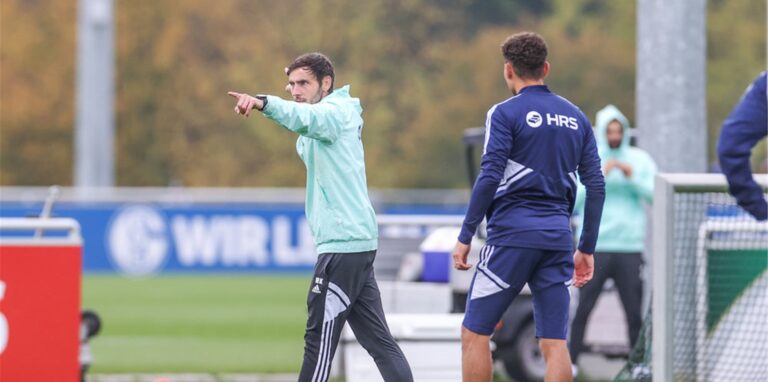 Co-Trainer Matthias Kreutzer auf dem Trainingsplatz